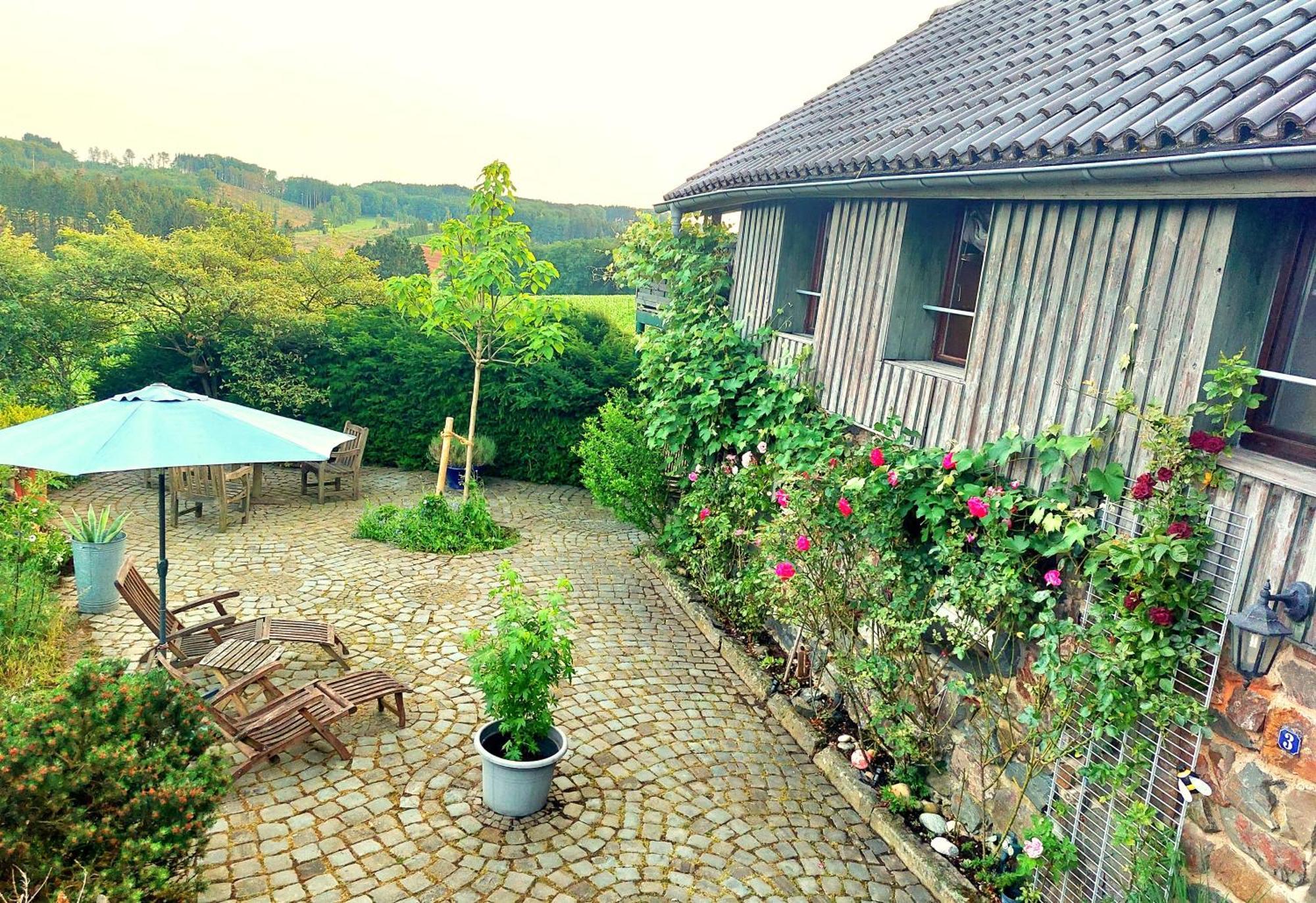 Kleines Haus Mitten In Der Natur Mit Eigener Terrasse Und Sonnenbalkon Halver Luaran gambar